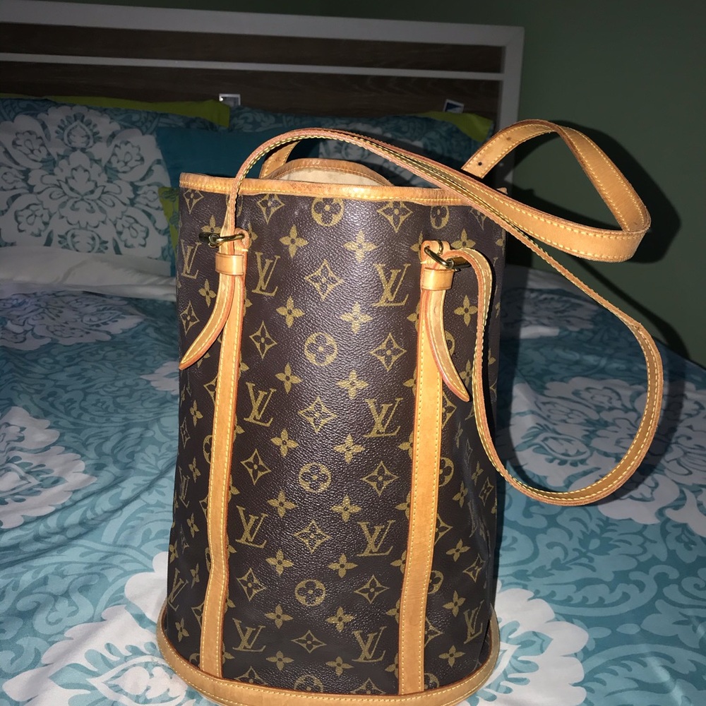 LV Bucket GM Monogram Tote Bag